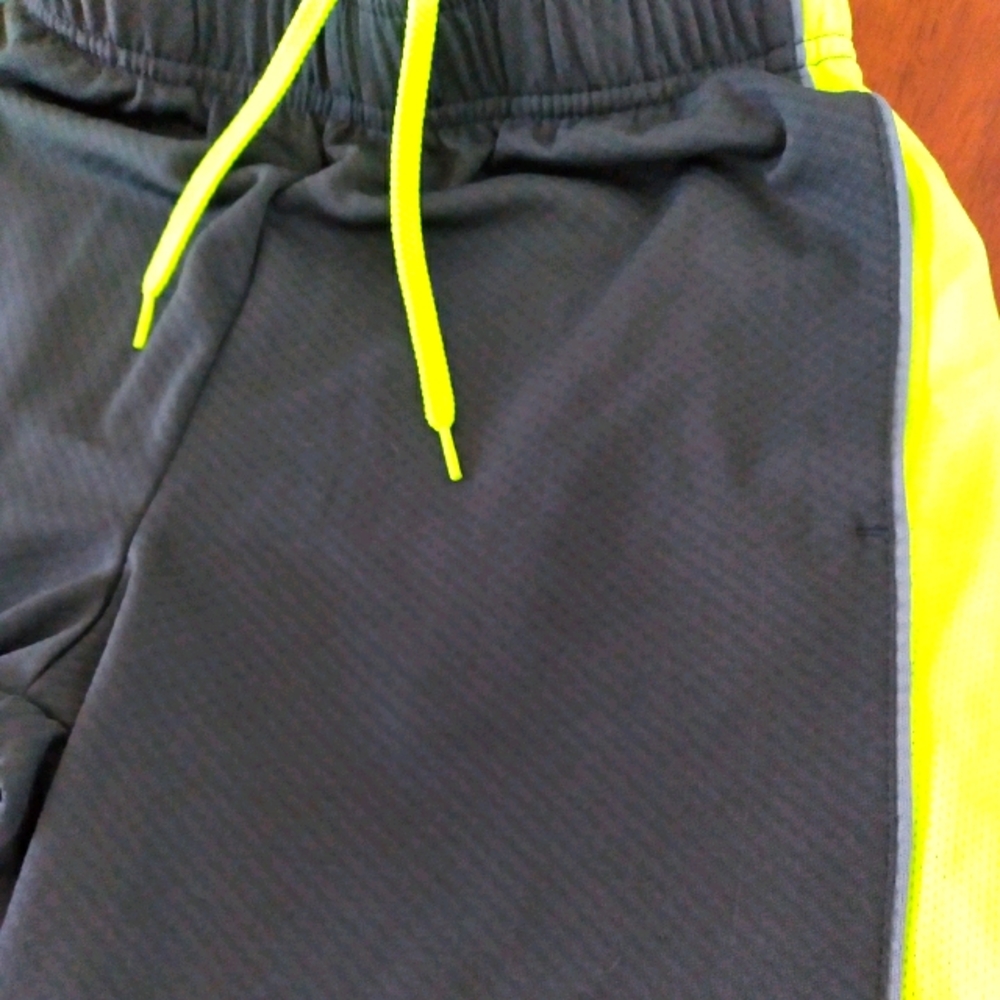Nike dri-fit gray Boys shorts size 8 med